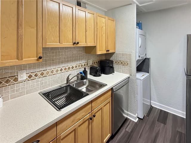 10056 Twin Lakes Dr # D, Coral Springs FL 33071 - Coral Springs, FL - Photo 5