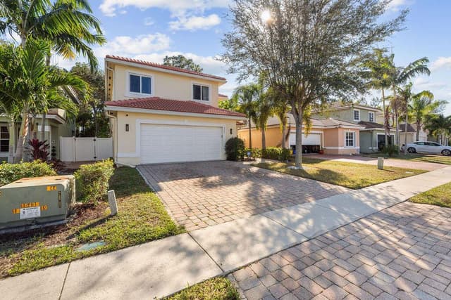 6384 Adriatic Way, West Palm Beach FL 33413 - West Palm Beach, FL - Photo 2