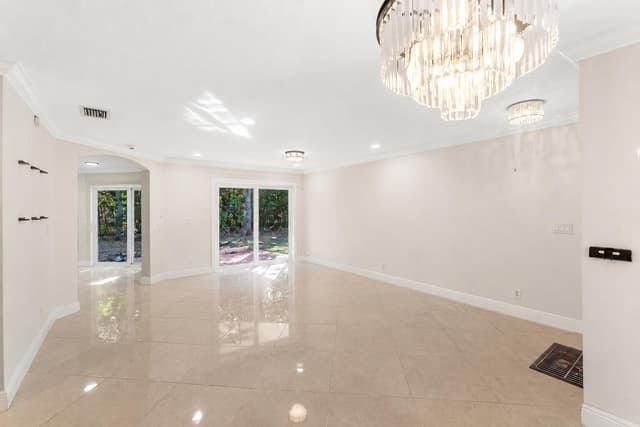 6384 Adriatic Way, West Palm Beach FL 33413 - West Palm Beach, FL - Photo 5