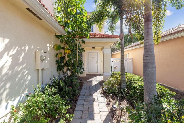 6384 Adriatic Way, West Palm Beach FL 33413 - West Palm Beach, FL - Photo 4