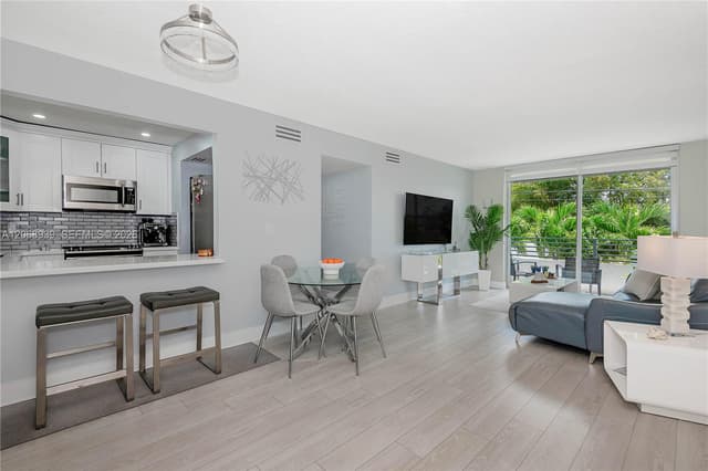 8201 NW 8th St # 204, Miami FL 33126 - Miami, FL - Photo 2