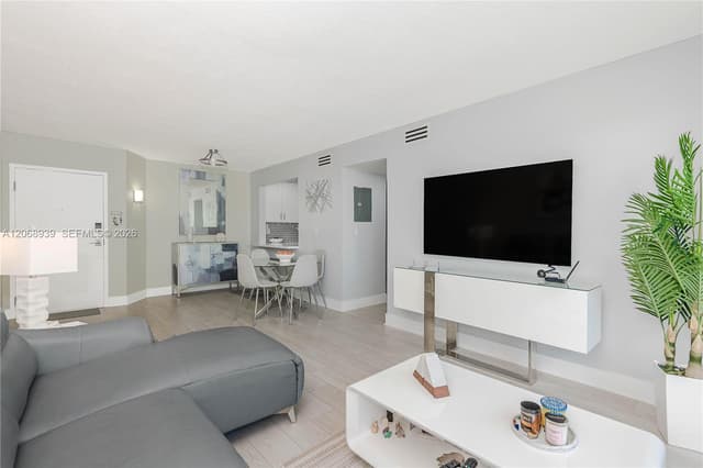 8201 NW 8th St # 204, Miami FL 33126 - Miami, FL - Photo 5