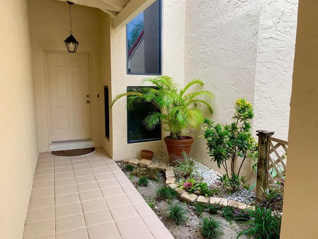 723 Windermere Way, Palm Beach Gardens FL 33418 - Palm Beach Gardens, FL - Photo 2