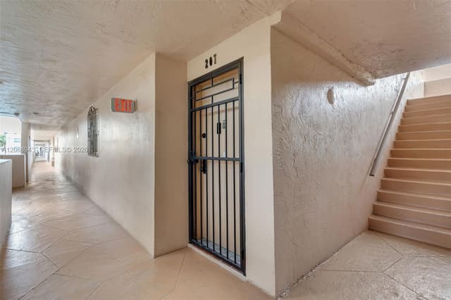 8895 Fontainebleau Blvd # 207, Miami FL 33172 - Miami, FL - Photo 2
