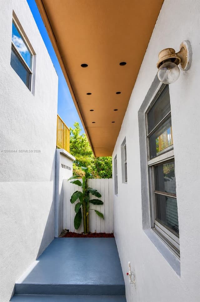 119 NW 3rd St, Hallandale Beach FL 33009 - Hallandale Beach, FL - Photo 2