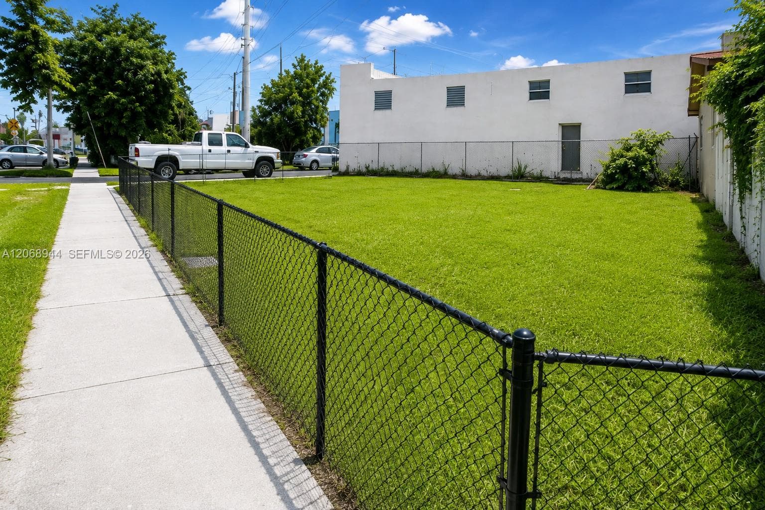 119 NW 3rd St, Hallandale Beach FL 33009 - Hallandale Beach, FL - Photo 1