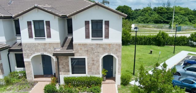 11410 W 34th Way, Hialeah FL 33018 - Hialeah, FL - Photo 2