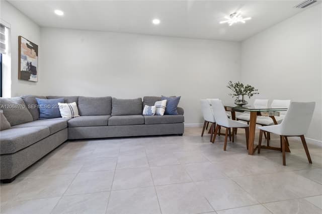 11410 W 34th Way, Hialeah FL 33018 - Hialeah, FL - Photo 3