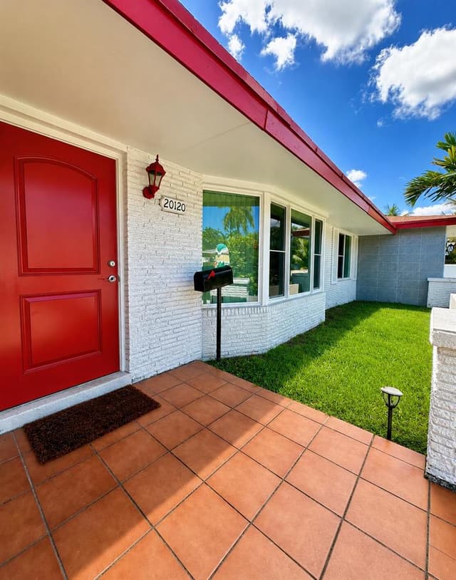 20120 Highland Lakes Boulevard, Miami FL 33179 - Miami, FL - Photo 2