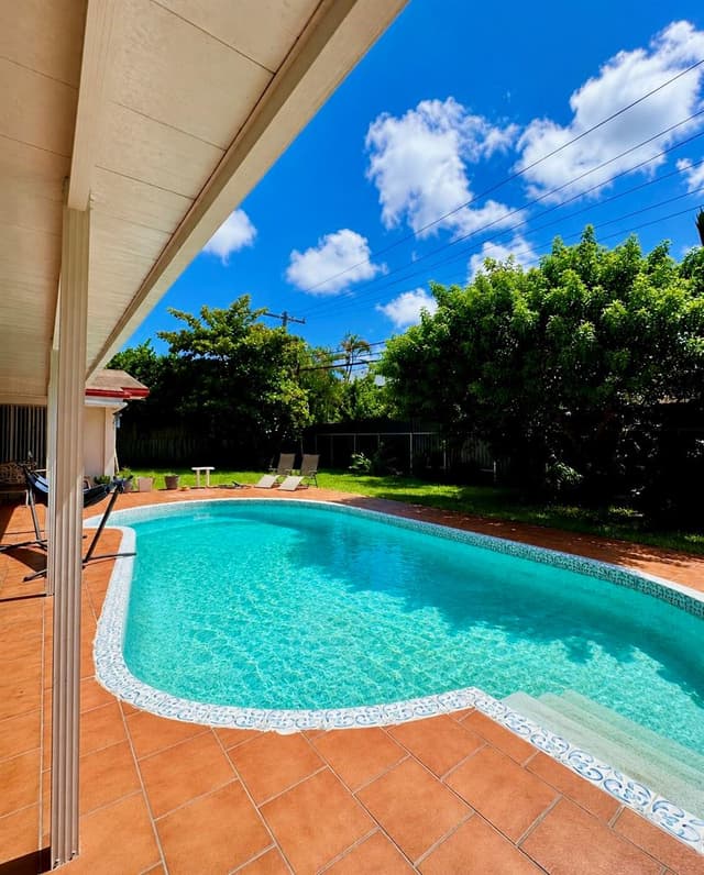 20120 Highland Lakes Boulevard, Miami FL 33179 - Miami, FL - Photo 4