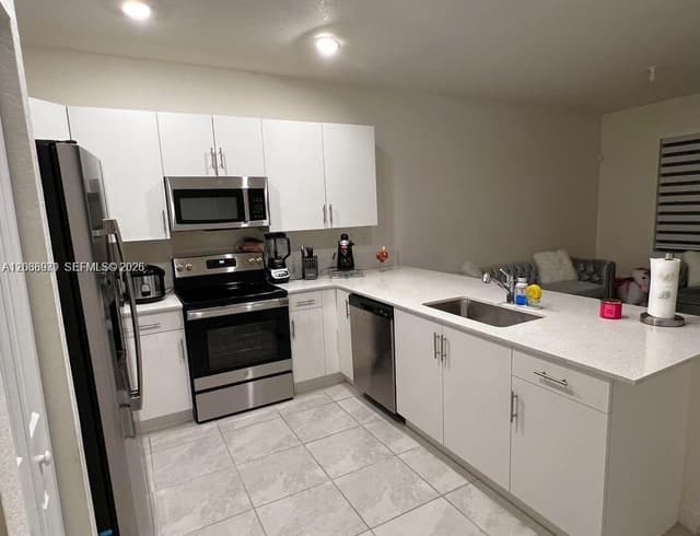 3382 W 114th Ter, Hialeah FL 33018 - Hialeah, FL - Photo 4