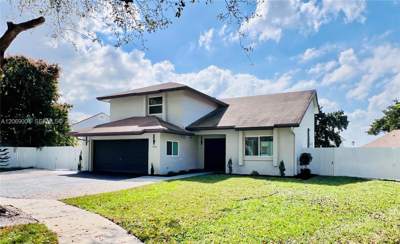 750 SW 98th Ave, Pembroke Pines FL 33025 - Pembroke Pines, FL - Photo 1