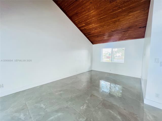 750 SW 98th Ave, Pembroke Pines FL 33025 - Pembroke Pines, FL - Photo 4