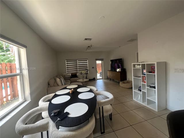 2410 NE 4th St, Homestead FL 33033 - Homestead, FL - Photo 3