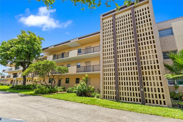 201 Berkley Rd # 309, Hollywood FL 33024 - Hollywood, FL - Photo 2