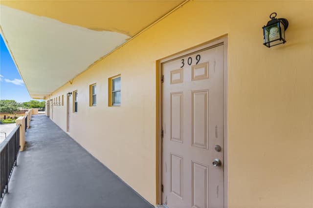 201 Berkley Rd # 309, Hollywood FL 33024 - Hollywood, FL - Photo 4