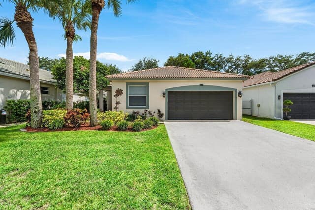 196 Seminole Lakes Drive, Royal Palm Beach FL 33411 - Royal Palm Beach, FL - Photo 2