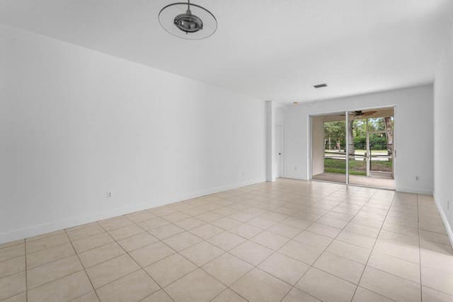 196 Seminole Lakes Drive, Royal Palm Beach FL 33411 - Royal Palm Beach, FL - Photo 7