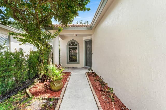 196 Seminole Lakes Drive, Royal Palm Beach FL 33411 - Royal Palm Beach, FL - Photo 3