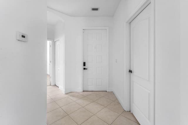 196 Seminole Lakes Drive, Royal Palm Beach FL 33411 - Royal Palm Beach, FL - Photo 4