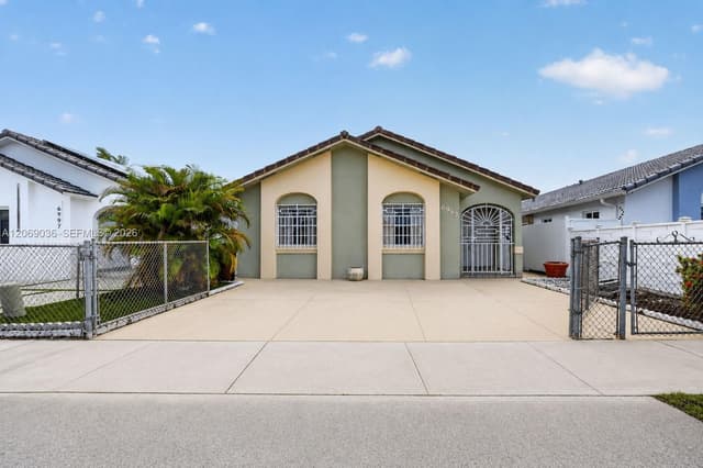 6983 W 24th Ln, Hialeah FL 33016 - Hialeah, FL - Photo 2