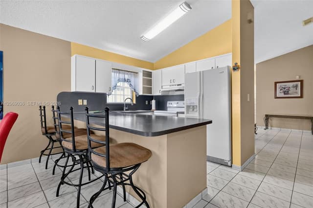6983 W 24th Ln, Hialeah FL 33016 - Hialeah, FL - Photo 6