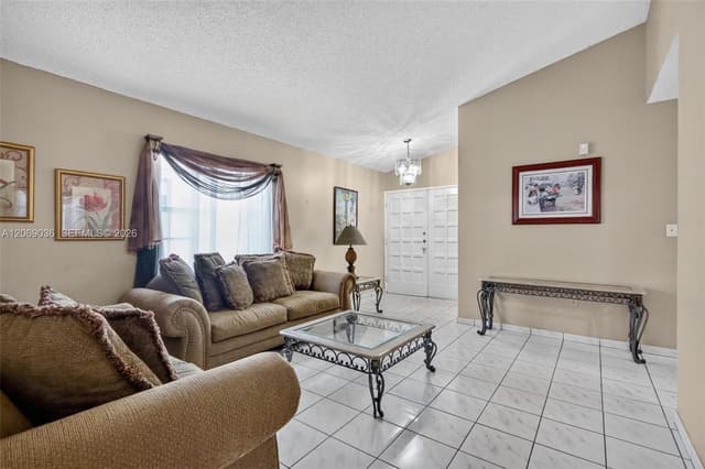 6983 W 24th Ln, Hialeah FL 33016 - Hialeah, FL - Photo 4