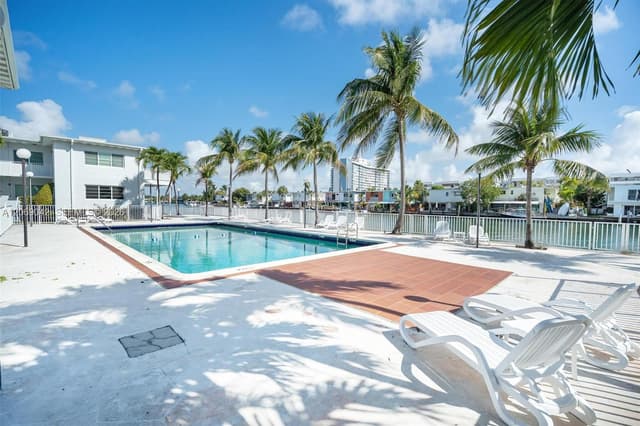 7207 Bay Dr # 11, Miami Beach FL 33141 - Miami Beach, FL - Photo 4