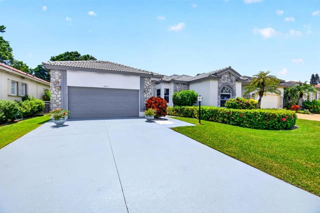 3952 Summer Chase Court, Lake Worth FL 33467 - Lake Worth, FL - Photo 2