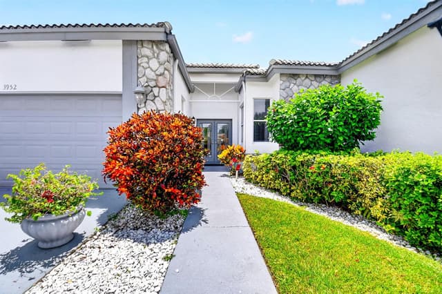 3952 Summer Chase Court, Lake Worth FL 33467 - Lake Worth, FL - Photo 3