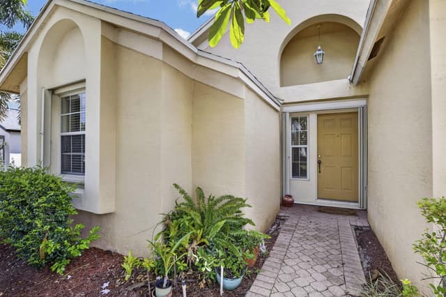 2221 SOUNDINGS Court, FL 33413 - Photo 4