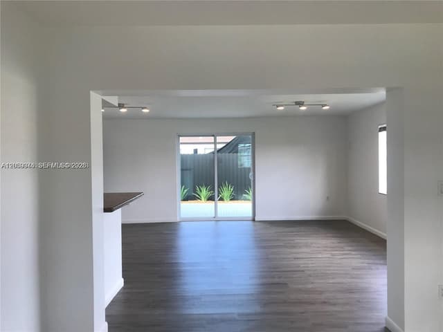 17940 NW 85th Ave, Hialeah FL 33015 - Hialeah, FL - Photo 7