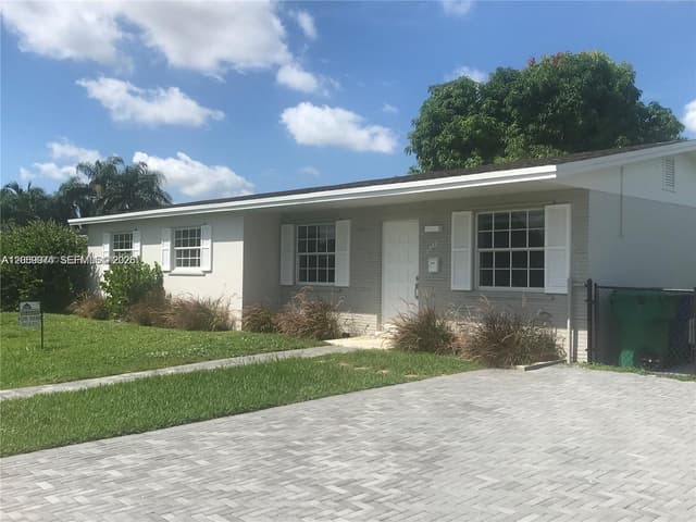 17940 NW 85th Ave, Hialeah FL 33015 - Hialeah, FL - Photo 3