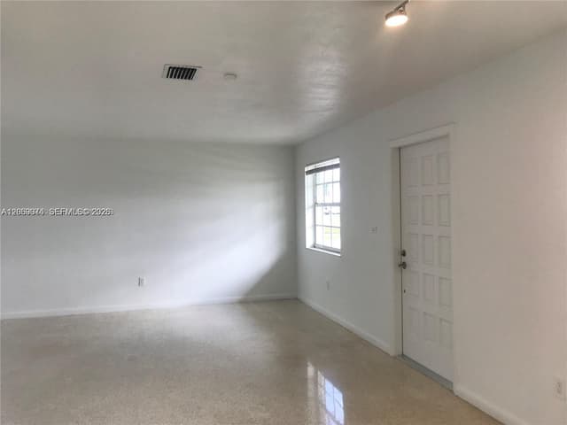 17940 NW 85th Ave, Hialeah FL 33015 - Hialeah, FL - Photo 5