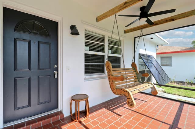 917 N OCEAN BREEZE, FL 33460 - Photo 2