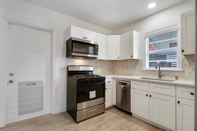 917 N OCEAN BREEZE, FL 33460 - Photo 6