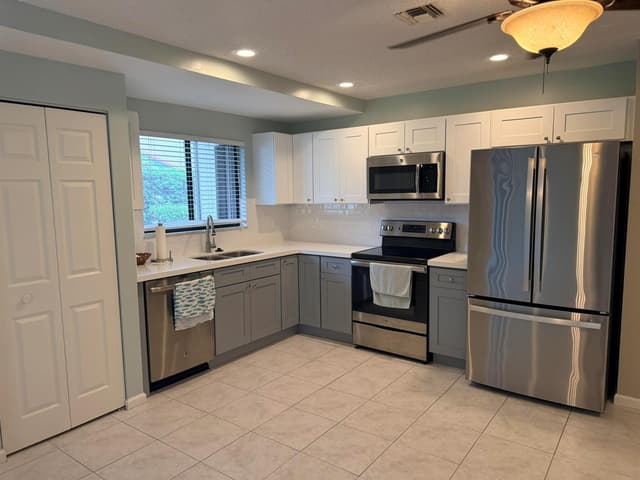 24 LEXINGTON Lane W # A, Palm Beach Gardens FL 33418 - Palm Beach Gardens, FL - Photo 7