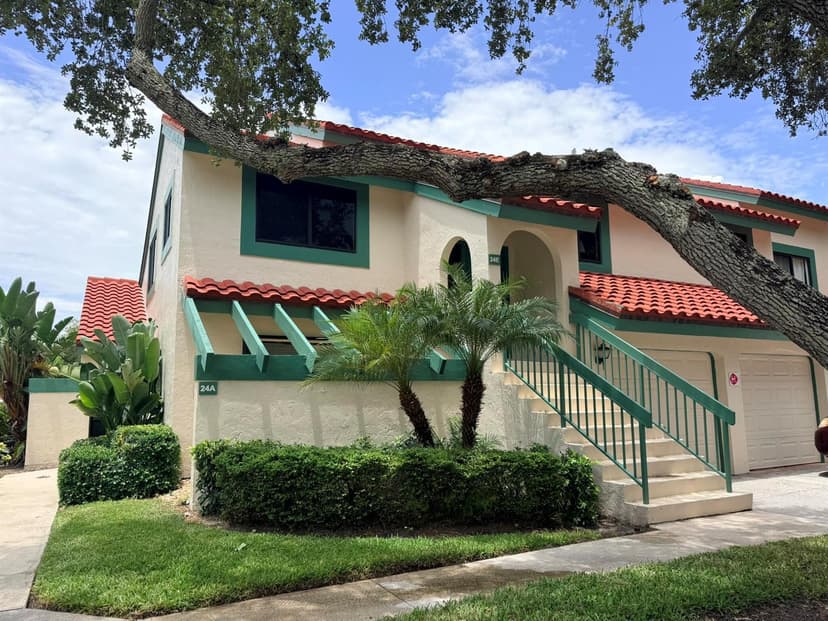 24 LEXINGTON Lane W # A, Palm Beach Gardens FL 33418