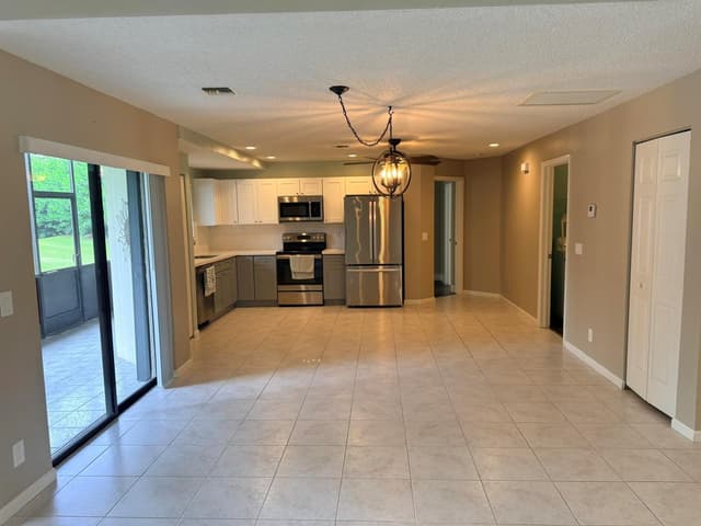 24 LEXINGTON Lane W # A, Palm Beach Gardens FL 33418 - Palm Beach Gardens, FL - Photo 4