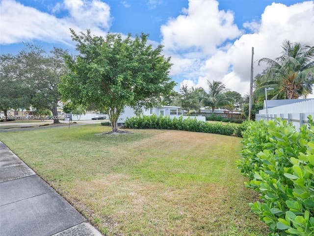 17320 NW 80th Ave, Hialeah FL 33015 - Hialeah, FL - Photo 2