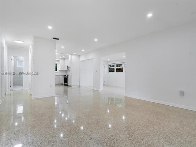 17320 NW 80th Ave, Hialeah FL 33015 - Hialeah, FL - Photo 6