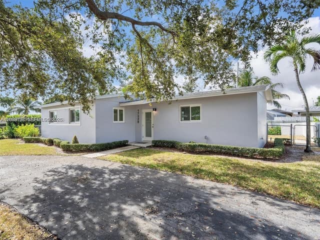17320 NW 80th Ave, Hialeah FL 33015 - Hialeah, FL - Photo 3