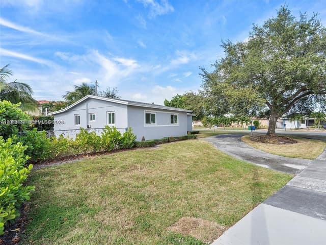 17320 NW 80th Ave, Hialeah FL 33015 - Hialeah, FL - Photo 5