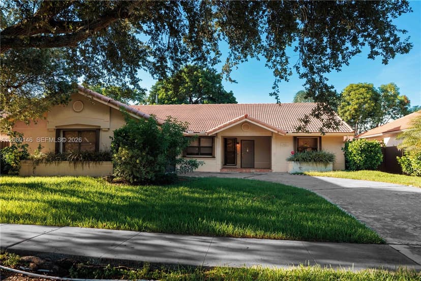 15821 Huntridge Rd, Davie FL 33331