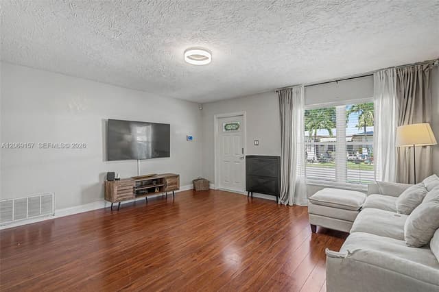 6001 NW 66th Ter, Tamarac FL 33321 - Tamarac, FL - Photo 4