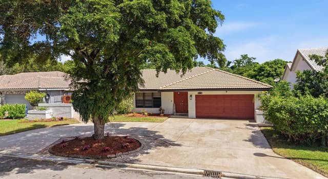 6013 NW 47th Place, Coral Springs FL 33067 - Coral Springs, FL - Photo 2
