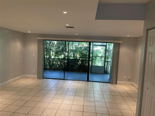8843 SPRINGTREE LAKES Drive, Sunrise FL 33351 - Sunrise, FL - Photo 5