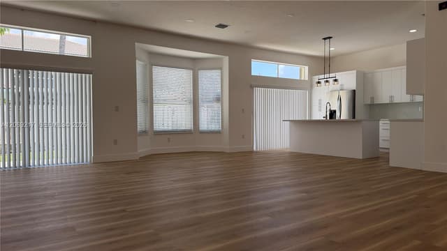 19089 NW 23rd Ct, Pembroke Pines FL 33029 - Pembroke Pines, FL - Photo 2