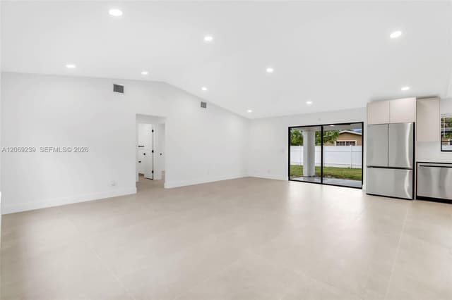 5090 SW 11th St, Margate FL 33068 - Margate, FL - Photo 6