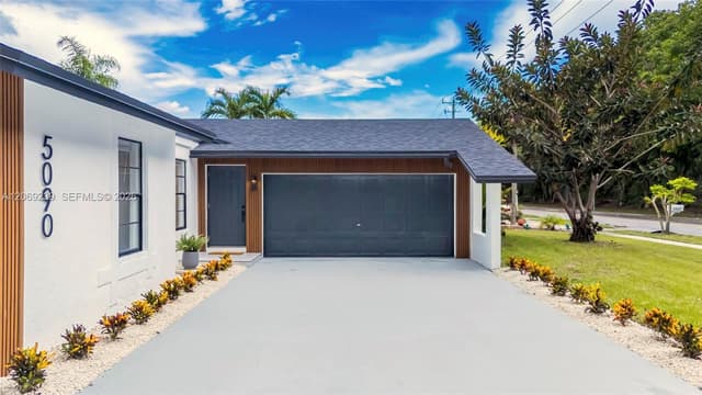 5090 SW 11th St, Margate FL 33068 - Margate, FL - Photo 3